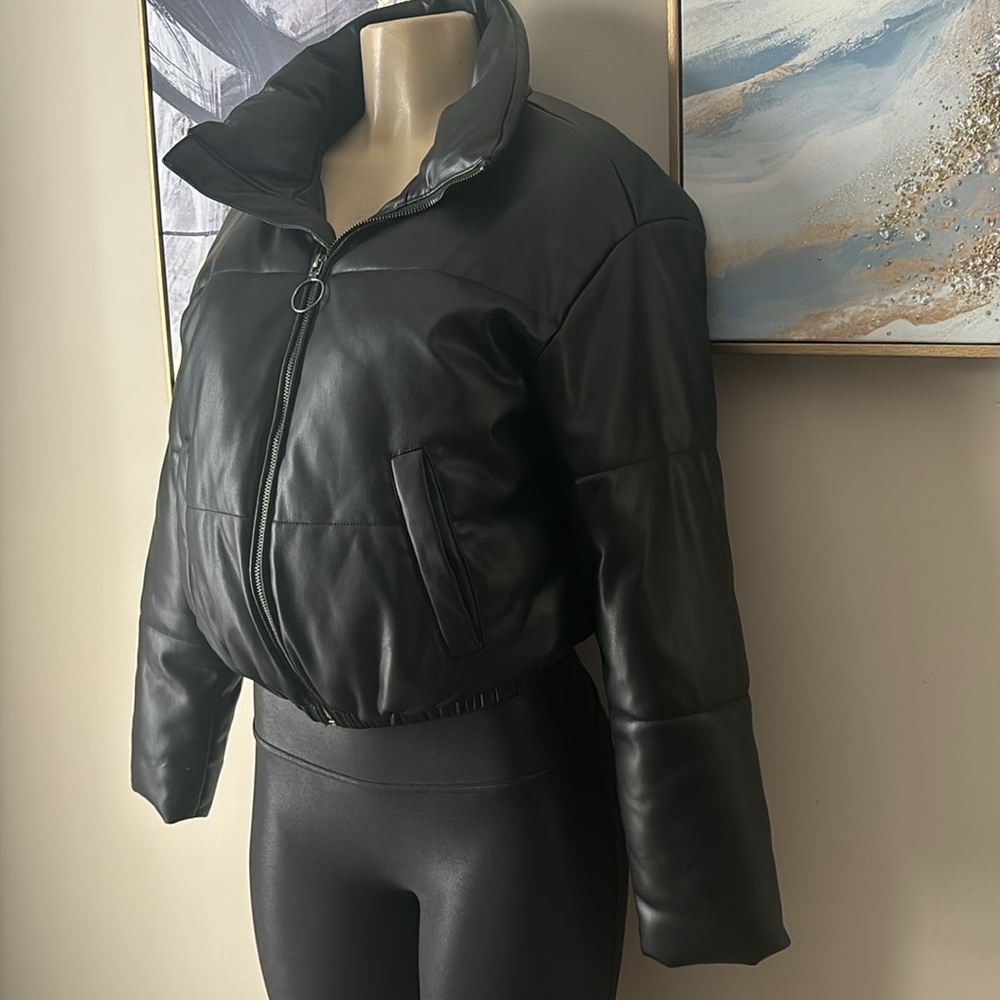 Aqua Women’s Faux Leather Short Puffer Coat size XS - Picture 6 of 8